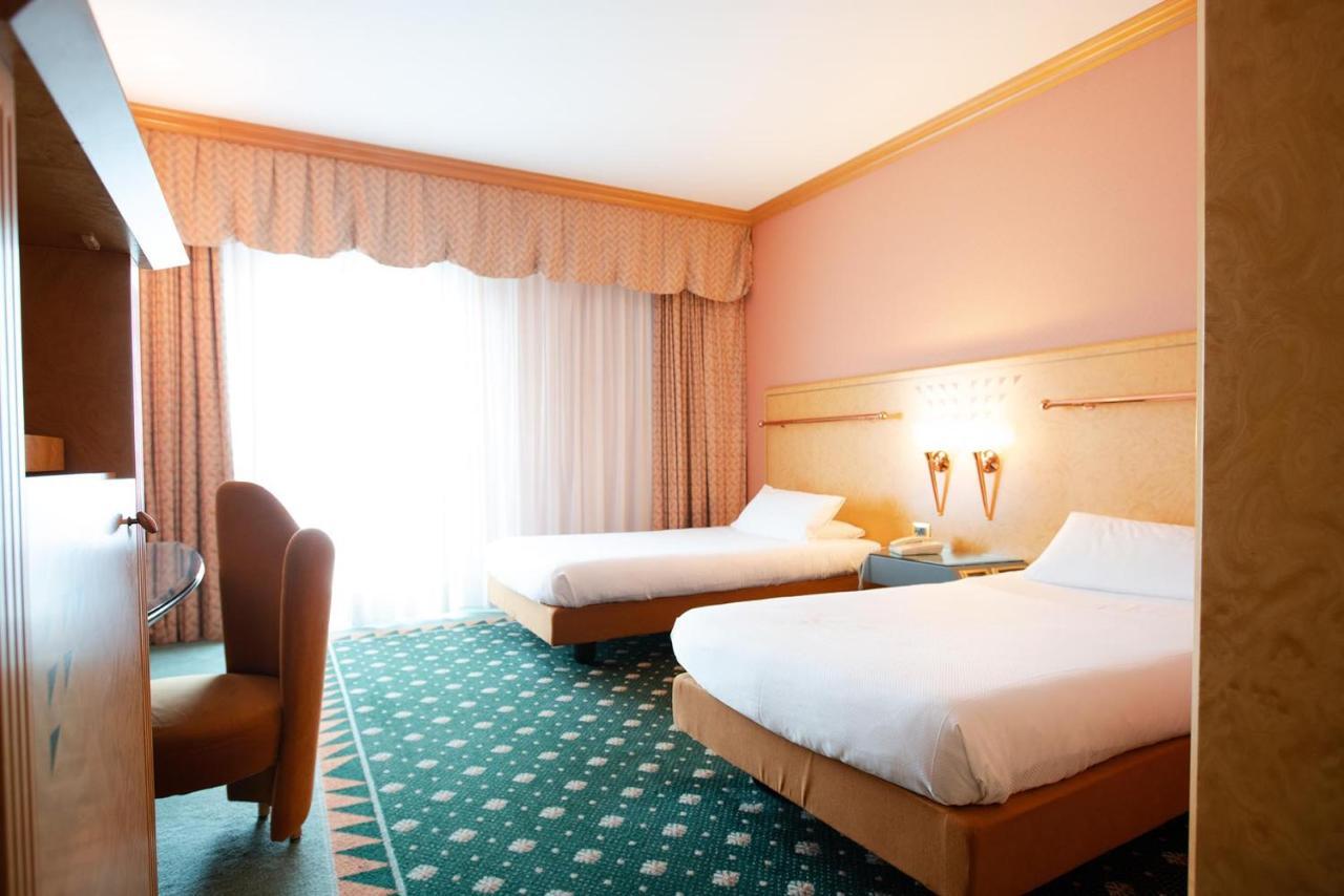 Shg Hotel Antonella Pomezia Eksteriør bilde